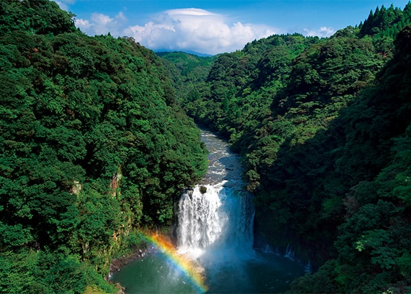 虹架かる神川大滝